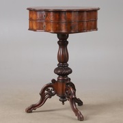 Stoliczek-niciak z XIX w.