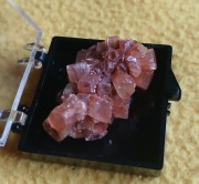 aragonit z Maroka ładne brązowe kryształy