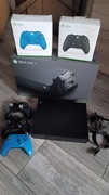 Konsola Xbox One X 1TB + 3 pady zestaw