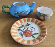 Zestaw starej , kolorowej ceramiki-dzbanek,filiżanka,talerz