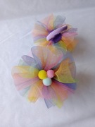 2 gumki do włosów z kokardkami z tiulu. Kolor: tęczowy