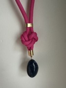 Różowy dłuższy naszyjnik 