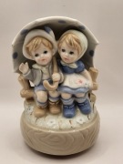 Porcelanowa pozytywka Enesco