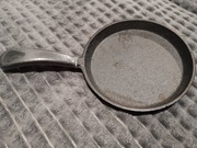 Patelnia żeliwna 22,5x13x1,5cm