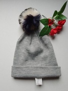 Czapka damska z pomponem 