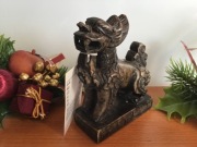 Figurka Chiński pies  Przycisk do papieru lub podpórka do książek. Nowy