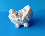 figurka ceramiczna - dziecko, bobas w wózku