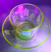 Uranowy pojemnik z podstawką Art deco (716)