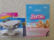 Hot Wheels Corvette 1956 + mini plakat z filmu Barbie.