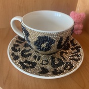 Filiżanka ze spodkiem "Leopard Glamour" ręcznie zdobiona kryształkami