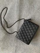 czarna chanelka srebro torebka wiosenna pikowana na ramię na łańcuszku