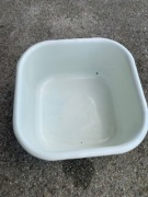 Stary pojemnik metalowy emaliowany 