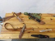Finka Ciekawy nóż z pochwą i paskiem. Ala Rambo