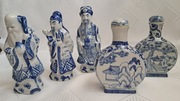 Figurki z chińskiej ceramiki,   3 mędrców + 2 butelki - karafki