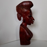 Afrykańska rzeźba .Biust