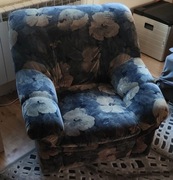 dwa fotele wypoczynkowe 