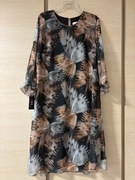 Wizytowa zwiewna sukienka trapezowa we wzory rozm 48