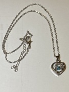 Naszyjnik z zawieszką w kształcie serca z niebieskiego cyrkonu