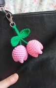 Tulipany wykonane na szydełku, brelok 