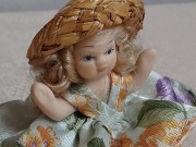 Mała ceramiczna lalka do domku dla lalek - Dollhouse