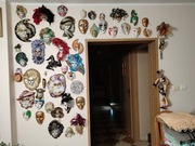 Kolekcja oryginalnych masek weneckich.