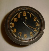 Zegar z czołgu lub samolotu