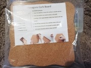 Tablica korkowa z pinezkami