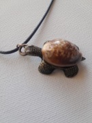 Naszyjnik żółw  z muszlą kauri | boho | symbol szczęścia | kolekcja