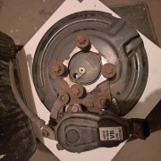 Renault Arkana 1.3 TCE Zwrotnica piasta zacisk koła tylnego 