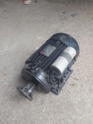 Silniki elektryczne z przekładniami