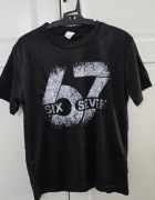 Czarna koszulka sportowa T-shirt z nadrukiem "67 SIX SEVEN" - Styl Grunge