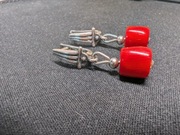 Srebrne kolczyki z angielskim zapięciem z koralem