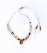 Bransoletka damska jedwab kamienie naturalne howlit cyrkonia złote dodatki