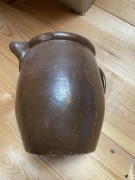 Stary gliniany dzbanek