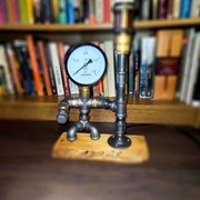 Lampka nocna z rurek. Loft 