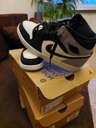 Nike WMNS AIR JORDAN 1MID SE