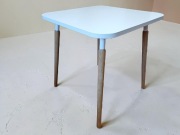 Stół kuchenny 70 x 70 w stylu skandynawskim
