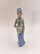 Figurka kobieta pani dama z parasolem porcelana szkliwiona 