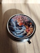 Ozdobne metalowe pudełeczko, kieszonkowa mini szkatułka 