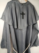 Strój przebranie mnich zakonnik szary z kapturem i krzyżem mnich XL