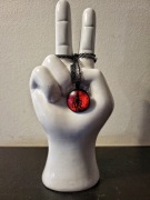 Naszyjnik z czerwonym kocim okiem