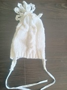 Czapeczka niemowlęca z białej anilany 6-8m.