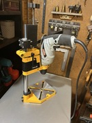 Wiertarka elektryczna z ciekawym stojakiem