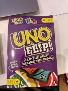Gra UNO FLIP. Gra karciana dla dzieci.