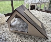 Ręcznie robiony domek-legowisko dla psa lub kota – naturalny, z drapakiem!