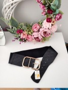 Nowy szeroki czarny pasek na gumie ze złotą klamrą