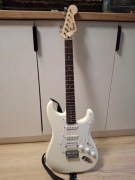 Gitara elektryczna Squier by Fender Bullet Strat HSS (Biała) + pasek