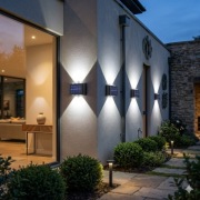 Solarne Lampy Elewacyjne LED – Efektowne Podświetlenie GÓRA-DÓŁ