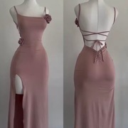 Różowa sukienka damska bez rękawów z rozcięciem ażurowa