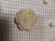 Kwiatek RÓŻA kremowy, włóczka 